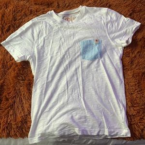 Very nice brooks brothers tee with nice pattern